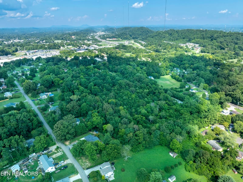 1411 NW Michaels Ln, Knoxville, TN 37912