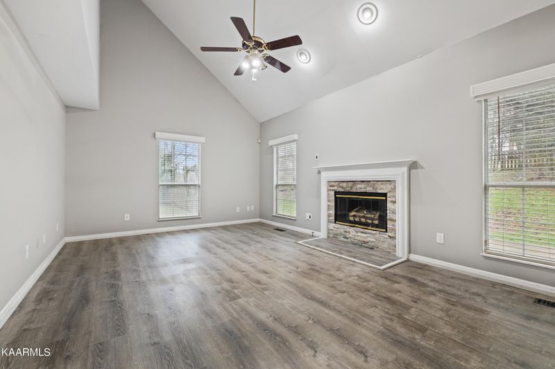 1412 Rush Limbaugh Ln, Knoxville, TN 37932