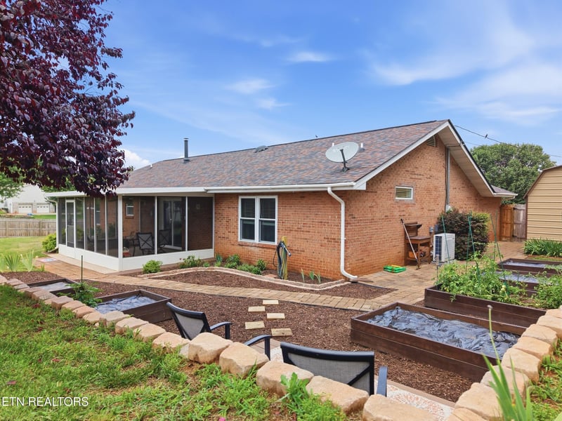 1413 Broadview Cir, Sevierville, TN 37876