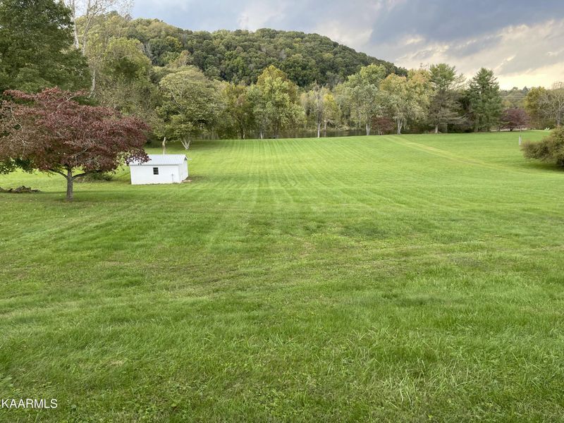 1413 Eagle Bend Dr, Clinton, TN 37716