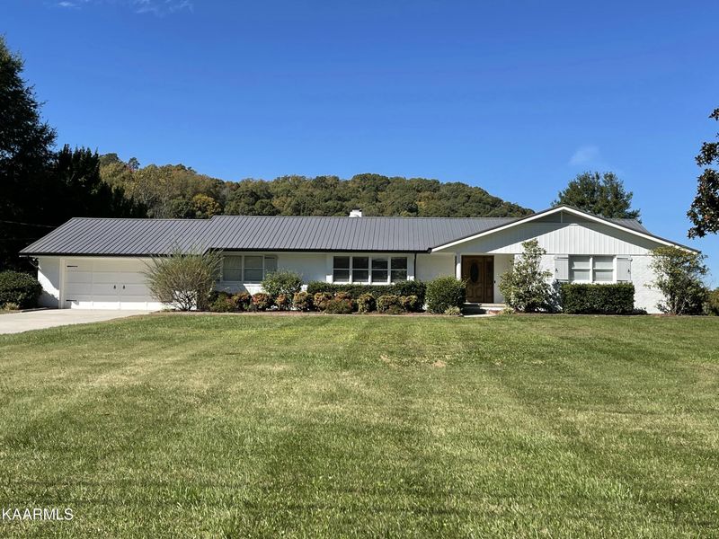 1413 Eagle Bend Dr, Clinton, TN 37716