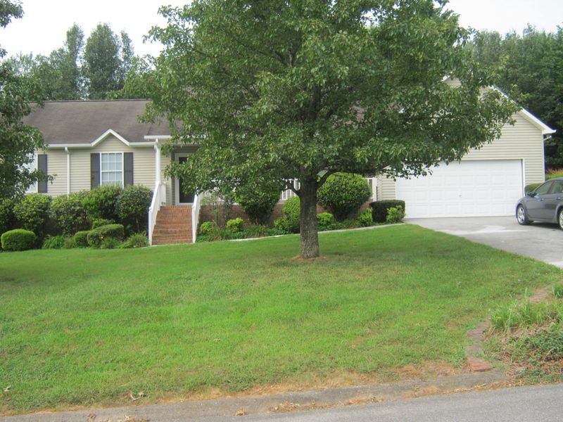 1413 Housley Dr, Athens, TN 37303