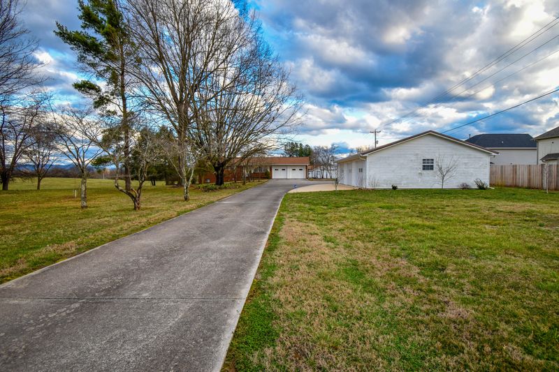 1414 E Brown School Rd, Maryville, TN 37804