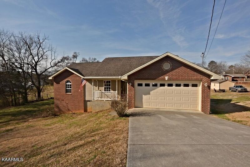1414 Hillcrest Dr, Sevierville, TN 37862