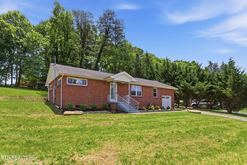 1414 Maple Dr, Knoxville, TN 37918