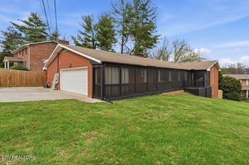1414 Rosalyn Dr, Knoxville, TN 37914