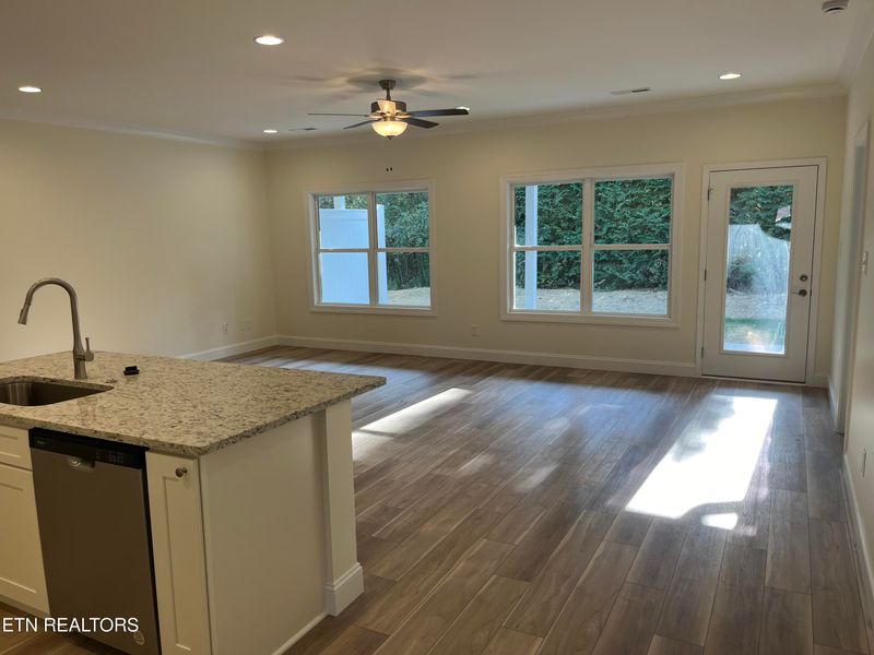 1414 Summer Meadow Dr, Powell, TN 37849