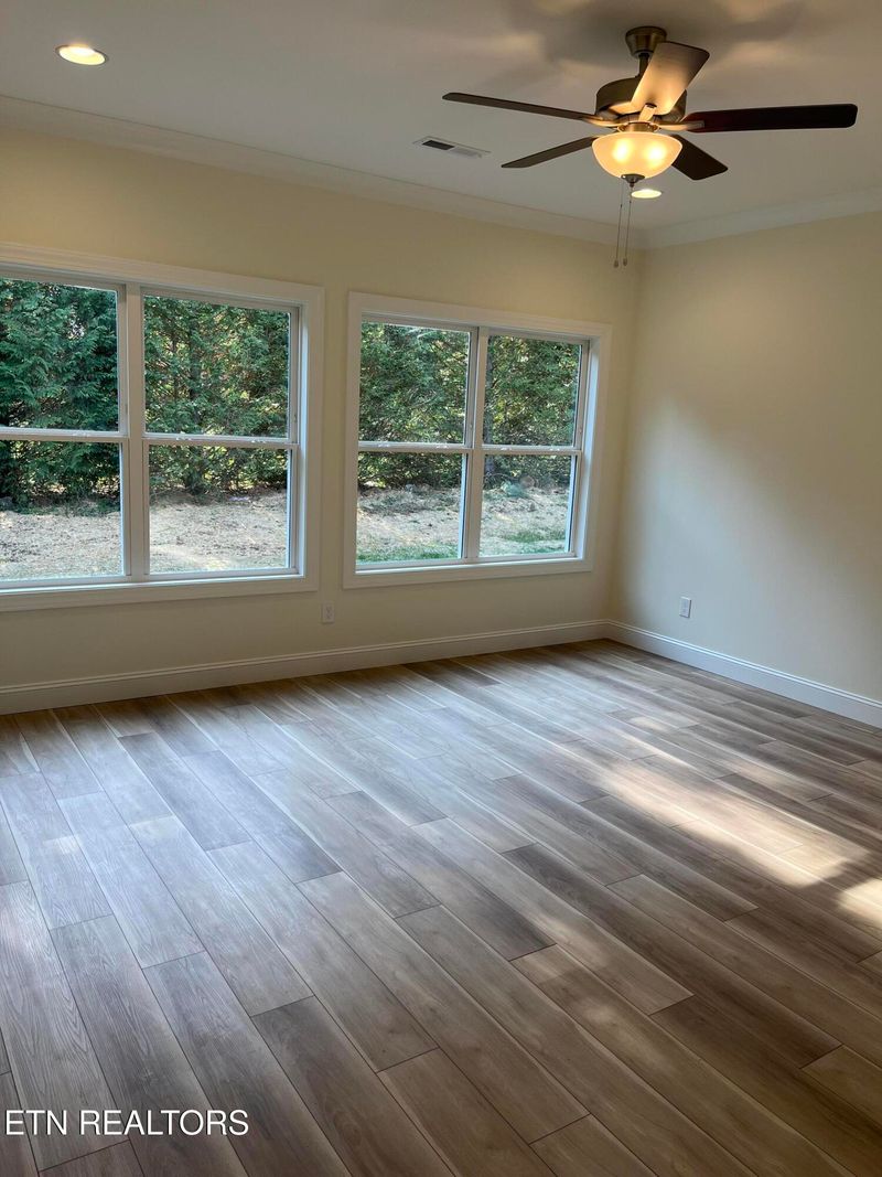 1414 Summer Meadow Dr, Powell, TN 37849