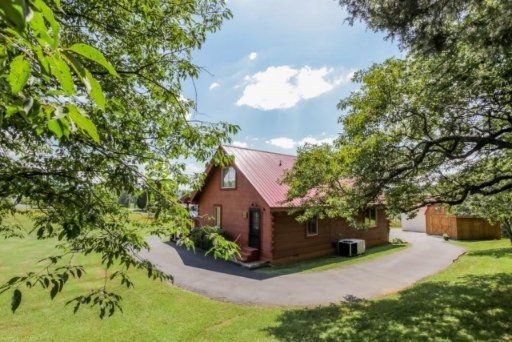 1414 Twin Oaks Rd, Sevierville, TN 37876