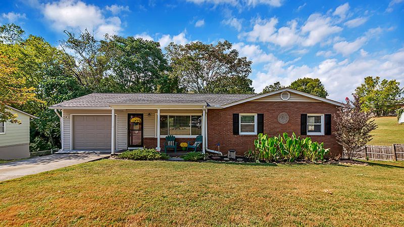1415 Harmony Rd, Knoxville, TN 37912