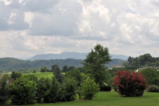 1415 Instrumental Ave, Sevierville, TN 37876