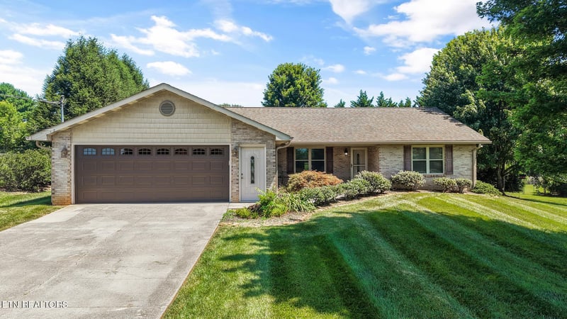 1416 Little Kaycee Dr, Sevierville, TN 37876