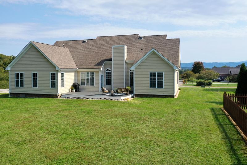 1418 Andera Dr, Maryville, TN 37801