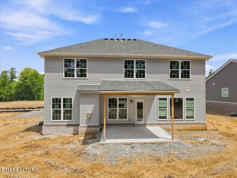 1418 Crescent Oaks Ln, Lenoir City, TN 37772