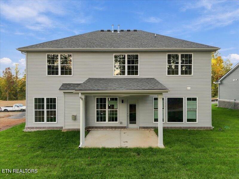 1418 Crescent Oaks Ln, Lenoir City, TN 37772