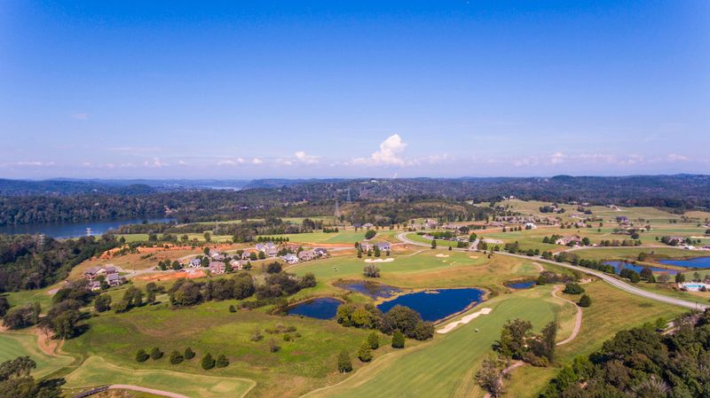 1418 Eagle Point Dr, Loudon, TN 37774