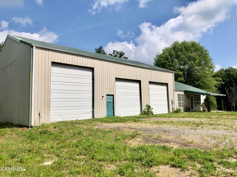 1419 Dripping Springs Rd, Monterey, TN 38574