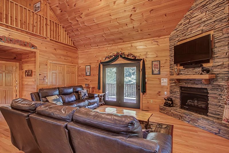 1419 Nicoha Blvd, Sevierville, TN 37876