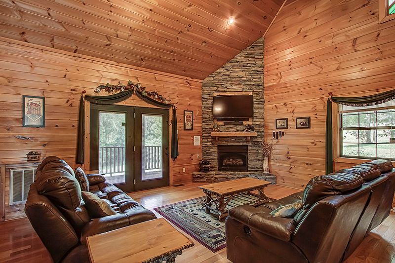 1419 Nicoha Blvd, Sevierville, TN 37876