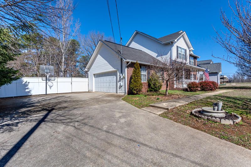 142 Autumn Dr, Clinton, TN 37716