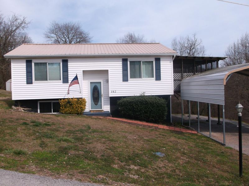 142 Bales Ave, Harriman, TN 37748