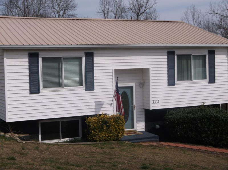 142 Bales Ave, Harriman, TN 37748