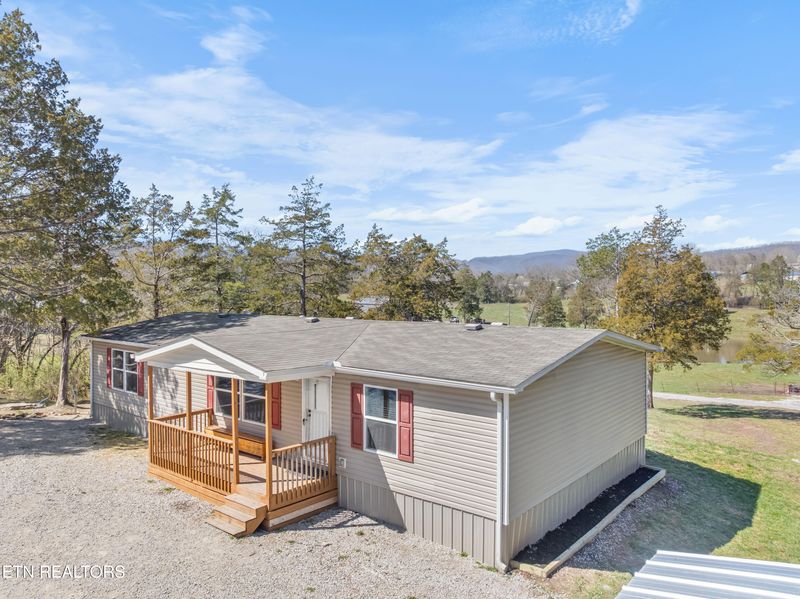 142 Branam Rd, Jacksboro, TN 37757
