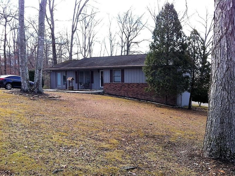 142 Brown Dr, Jacksboro, TN 37757