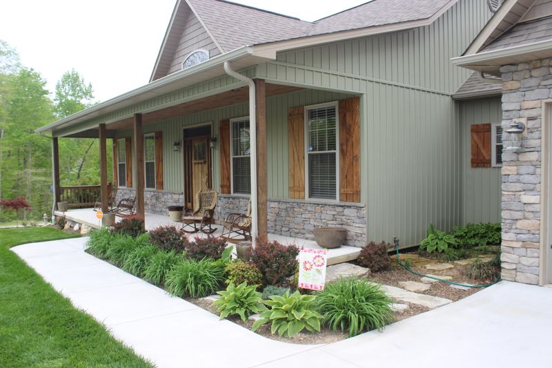 142 Bunch Ln, Jacksboro, TN 37757
