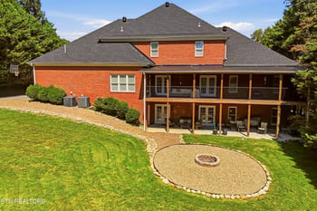 142 Center Park Ln, Oak Ridge, TN 37830