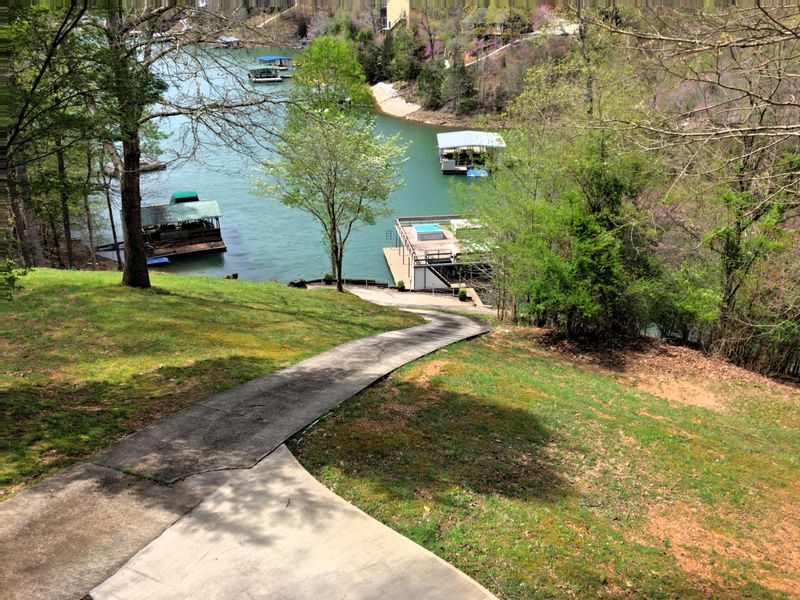 142 Deer Run Pl, Lafollette, TN 37766