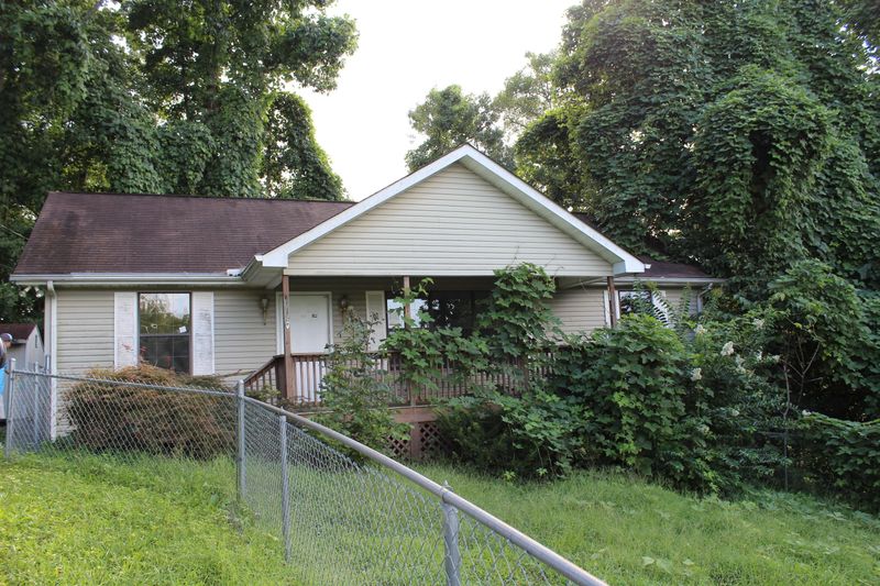 142 Della Ln, Rocky Top, TN 37769