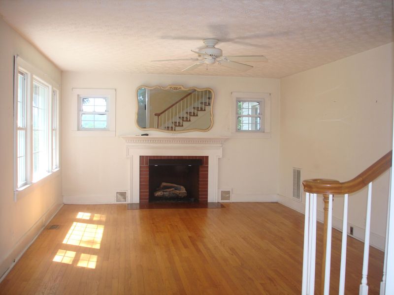 142 Midway Dr, Oliver Springs, TN 37840