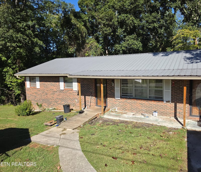 142 Oak Cir, Rocky Top, TN 37769