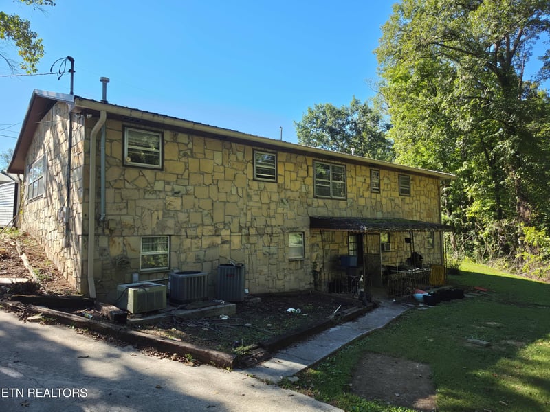 142 Oak Cir, Rocky Top, TN 37769