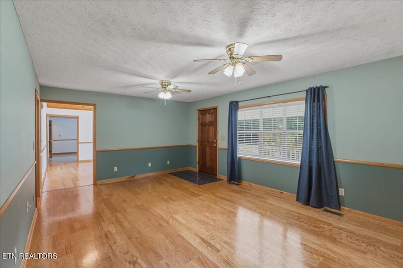 142 Oak Dr, Kingston, TN 37763