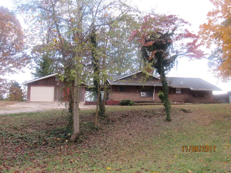 142 Rebel Rd, Harriman, TN 37748