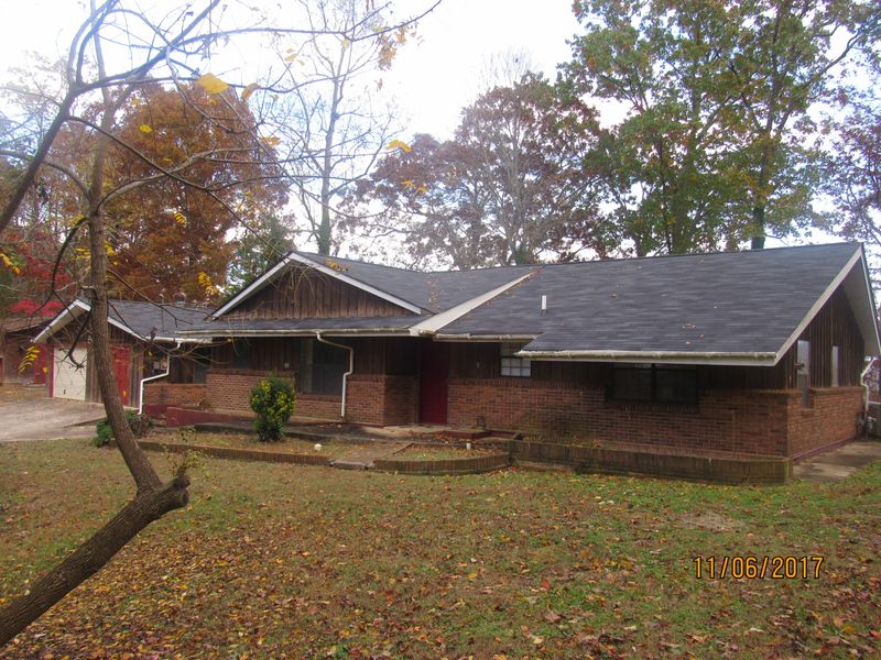 142 Rebel Rd, Harriman, TN 37748