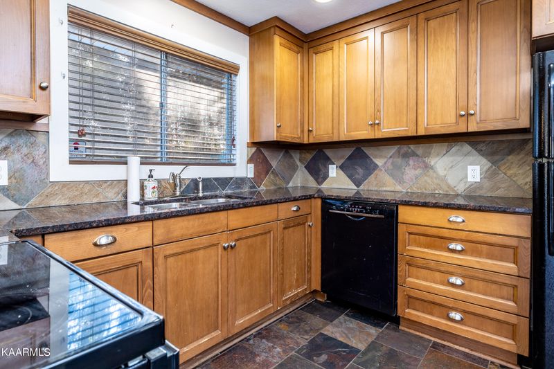142 Tall Oaks Dr, Knoxville, TN 37920