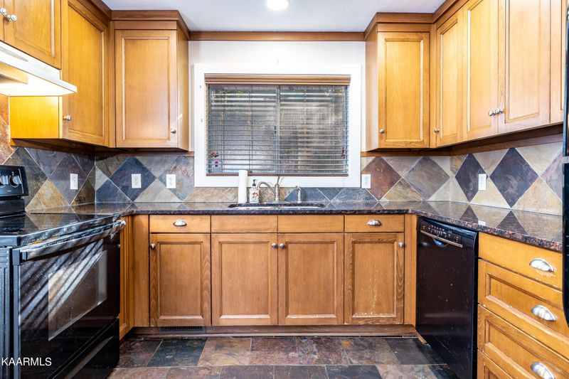 142 Tall Oaks Dr, Knoxville, TN 37920