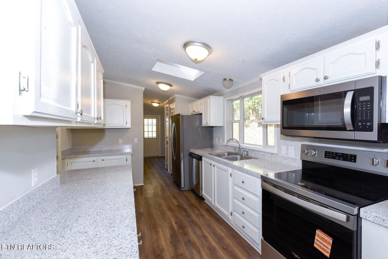 142 Tori Kait Ln, Powell, TN 37849