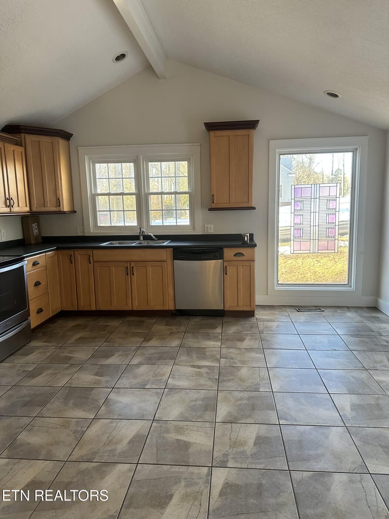 142 W Norris Rd, Norris, TN 37828