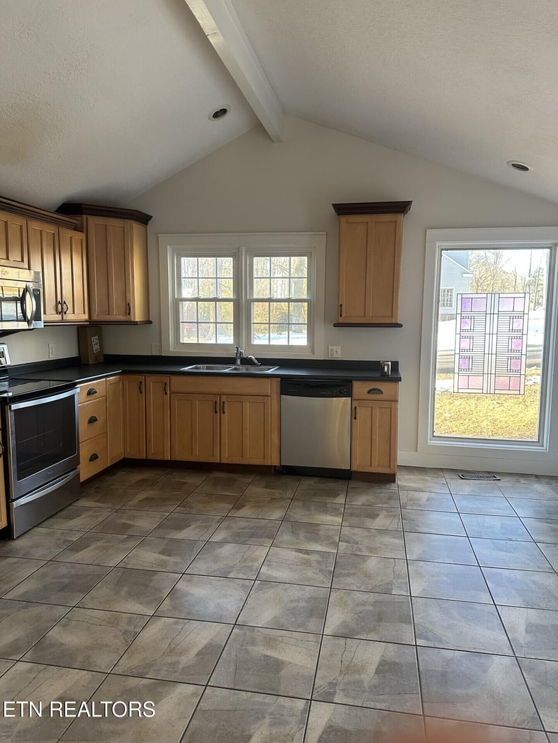 142 W Norris Rd, Norris, TN 37828