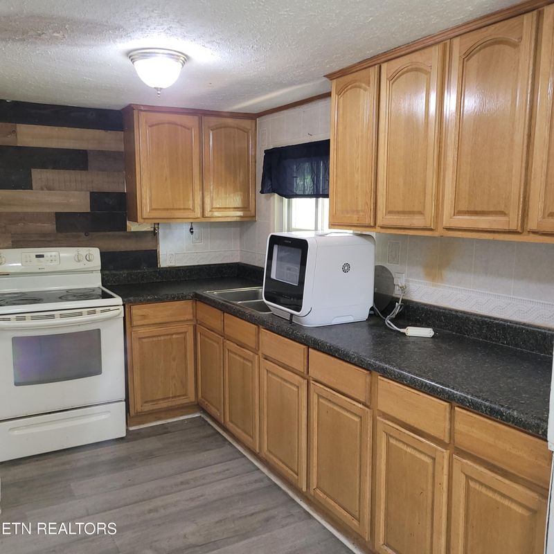 142 W Wadsworth Cir, Oak Ridge, TN 37830