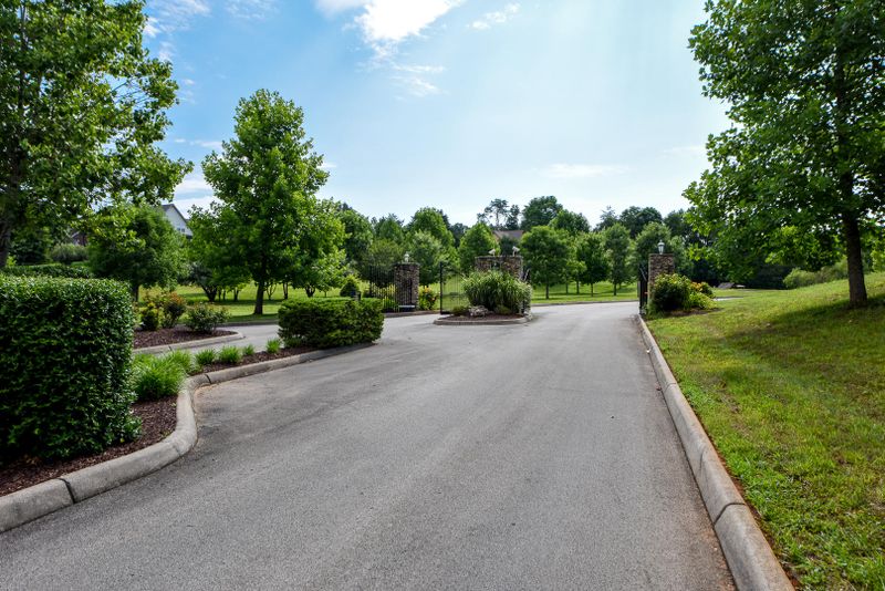 1420 Chickadee Cir, Maryville, TN 37801