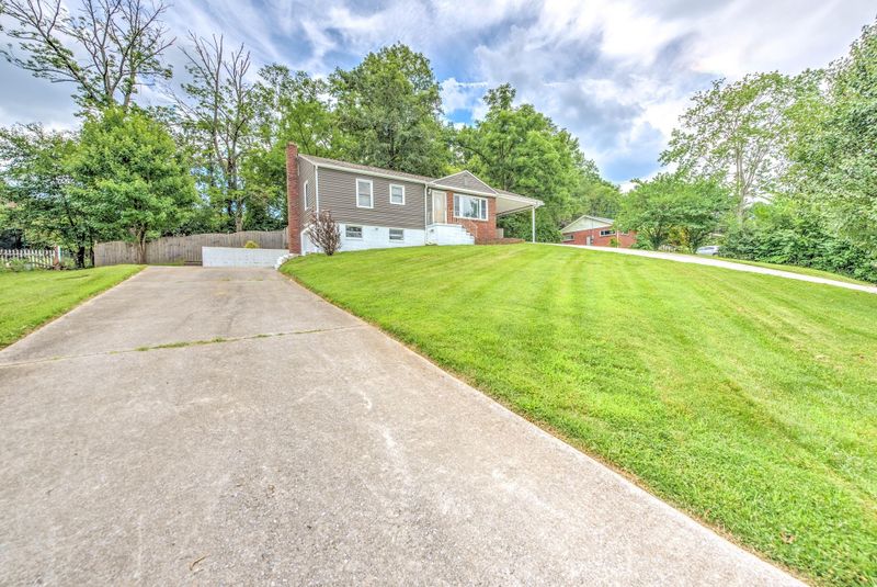 1420 Maple Dr, Knoxville, TN 37918
