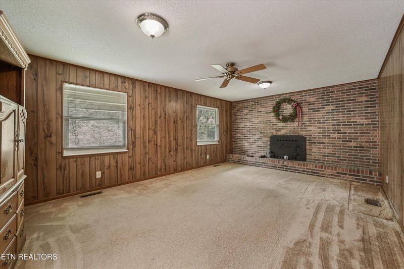 1420 Moorgate Dr, Knoxville, TN 37922