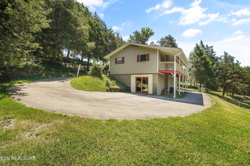1420 Twin Oaks Rd, Sevierville, TN 37876