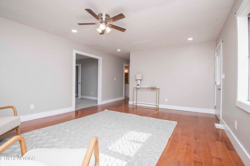 1420 West Ln, Lenoir City, TN 37771