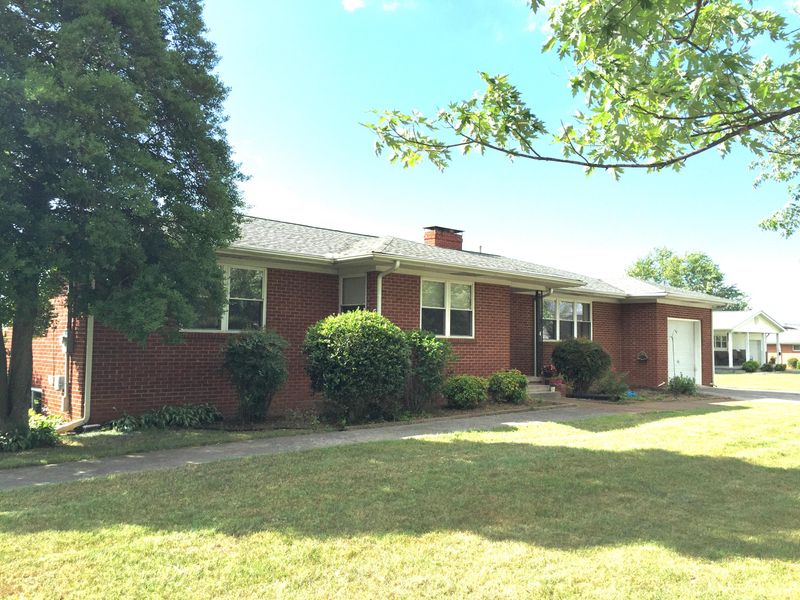 1421 E Brown School Rd, Maryville, TN 37804